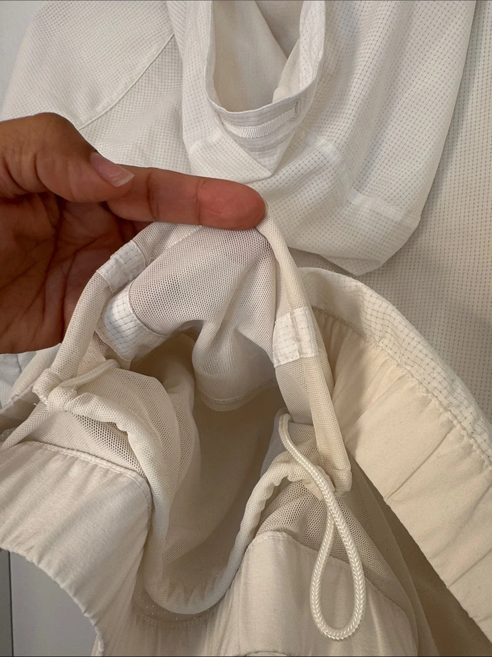 lululemon White Lightweight pack light 1/2 zip pull over workout jacket